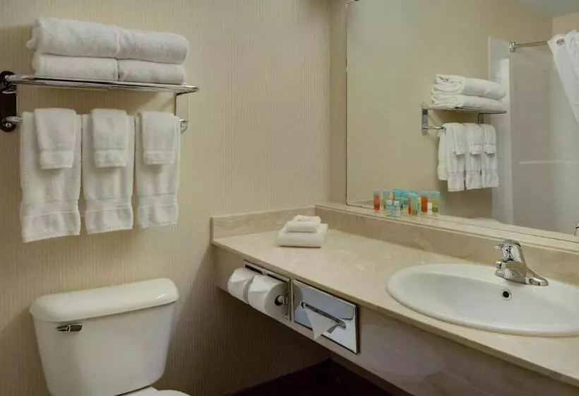 فندق Pomeroy Inn And Suites Dawson Creek