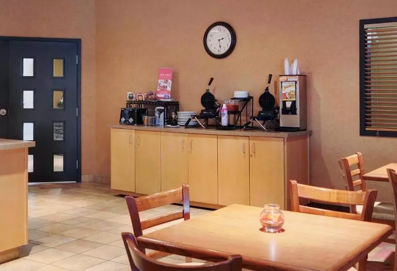 فندق Pomeroy Inn And Suites Dawson Creek