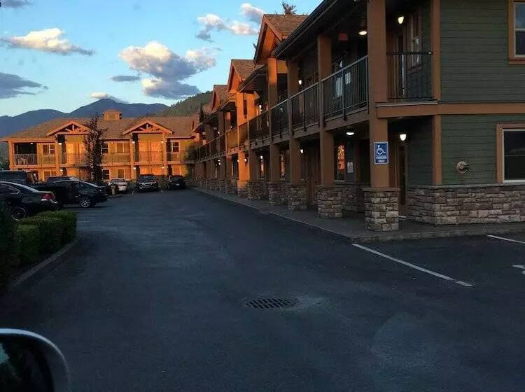 乡村酒店  Vedder River Inn