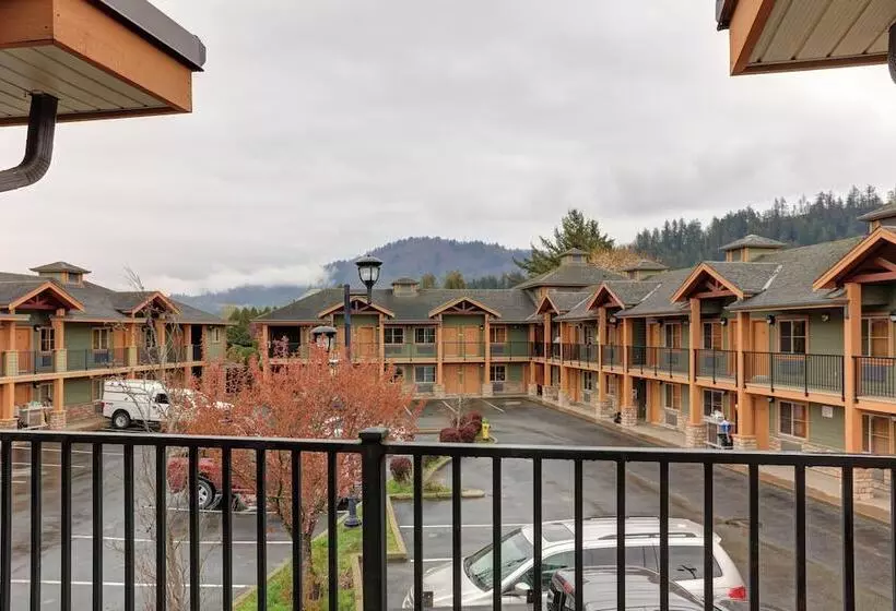 乡村酒店  Vedder River Inn