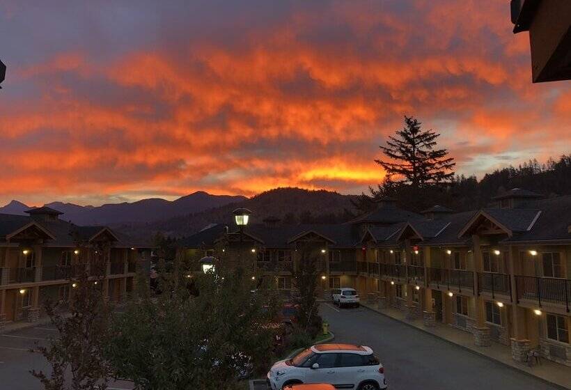 فندق ريفى Vedder River Inn