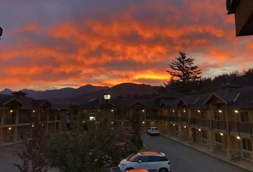 乡村酒店  Vedder River Inn