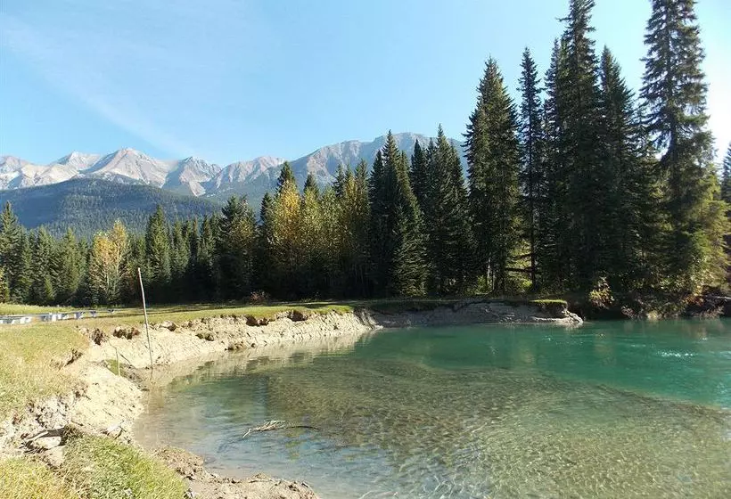 Lomakeskus Rustic Beaverfoot Lodge Room N6
