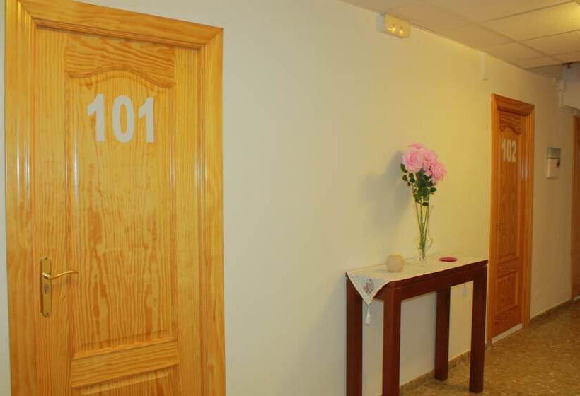 فندق فئة نجمة واحدة Toril