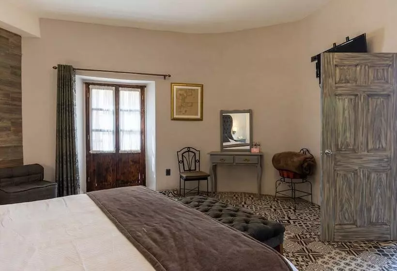 هتل Casa Sangre De Cristo