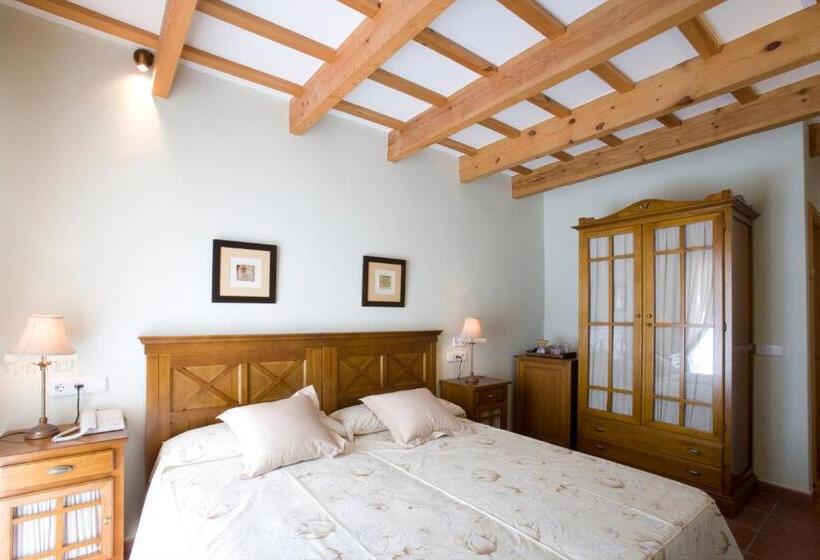 Отель Es Mercadal