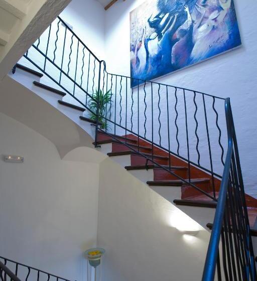 Отель Es Mercadal