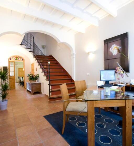 Отель Es Mercadal