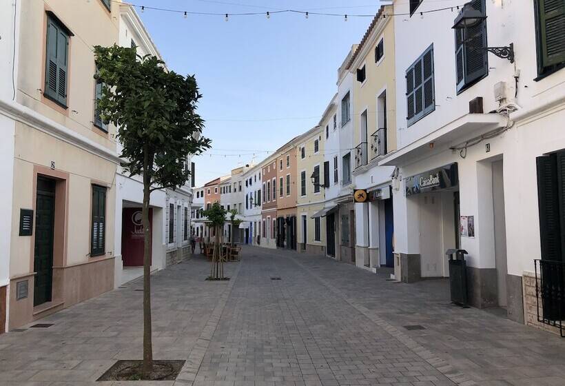 Отель Es Mercadal