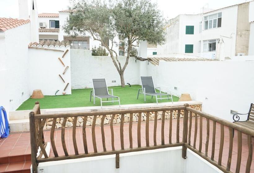 Отель Es Mercadal