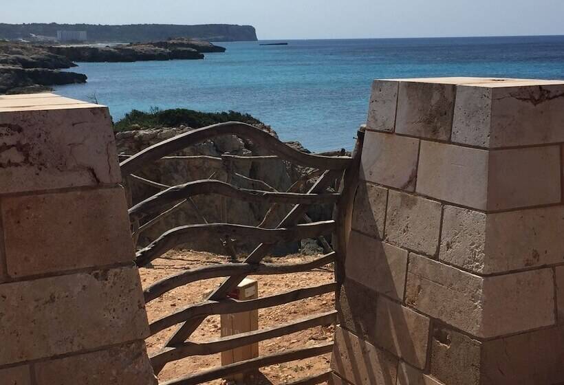 Отель Es Mercadal