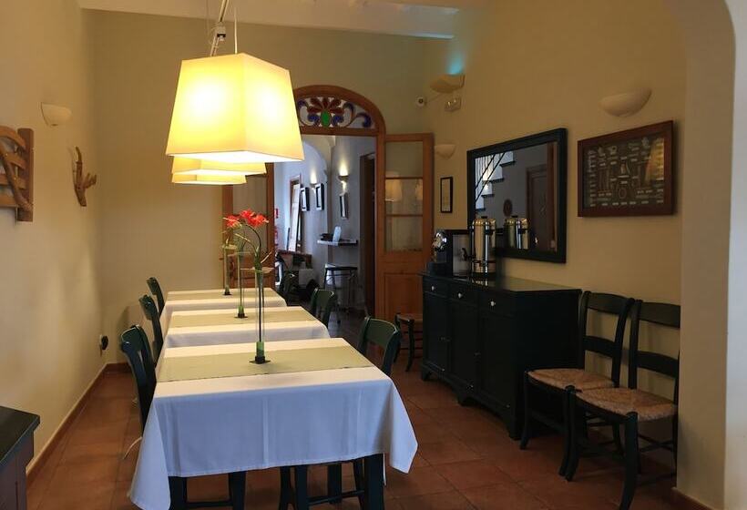 Отель Es Mercadal