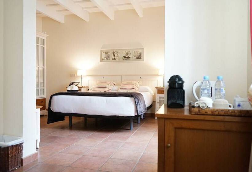 Отель Es Mercadal