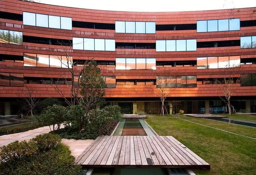 호텔 Hualuxe Shanghai Twelve At Hengshan, An Ihg