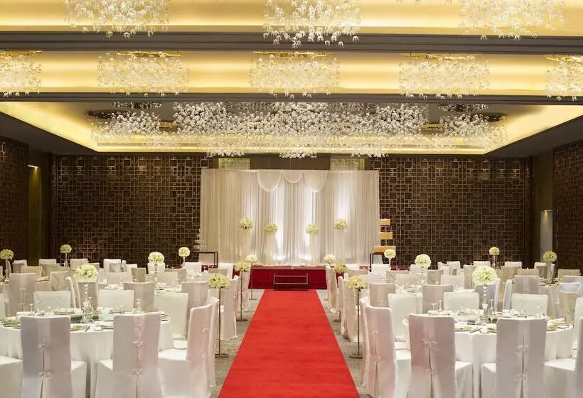 호텔 Hualuxe Shanghai Twelve At Hengshan, An Ihg