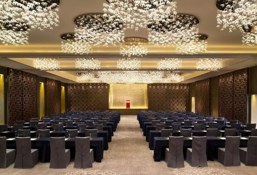 호텔 Hualuxe Shanghai Twelve At Hengshan, An Ihg