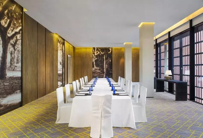 호텔 Hualuxe Shanghai Twelve At Hengshan, An Ihg