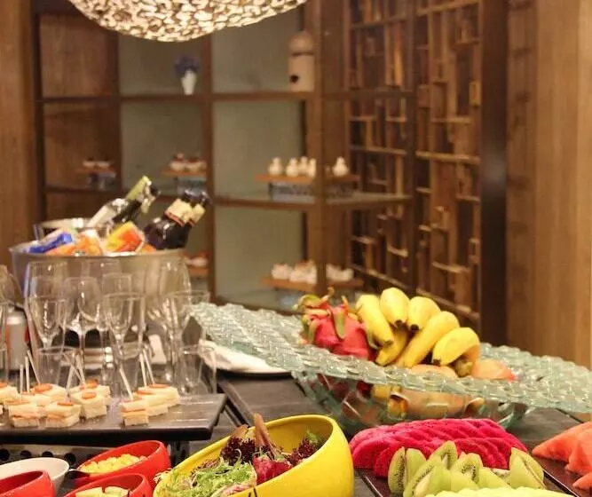 호텔 Hualuxe Shanghai Twelve At Hengshan, An Ihg