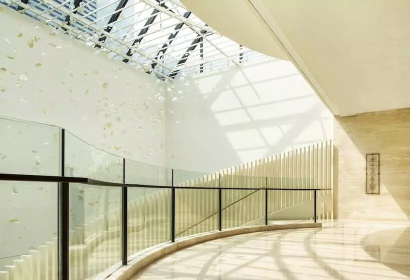 호텔 Hualuxe Shanghai Twelve At Hengshan, An Ihg