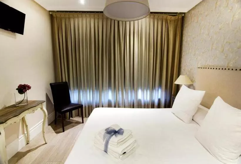 Отель Natura Petit