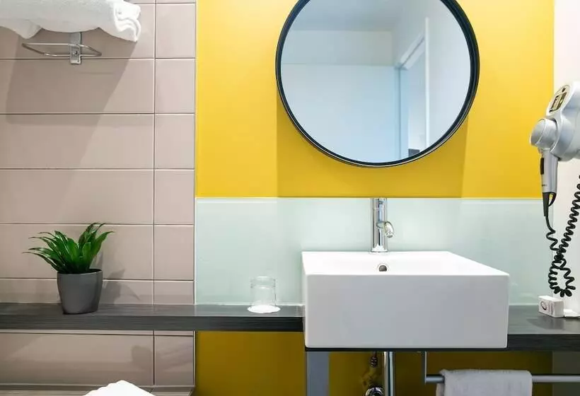 The Originals Boutique Hotel Saint James, Montaigu Vendée, Nantes Sud