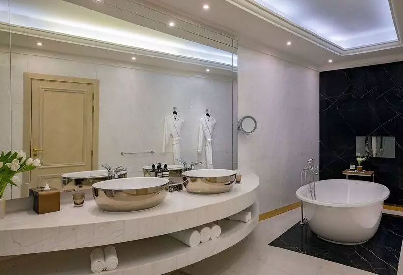 Отель Waldorf Astoria Dubai Palm Jumeirah