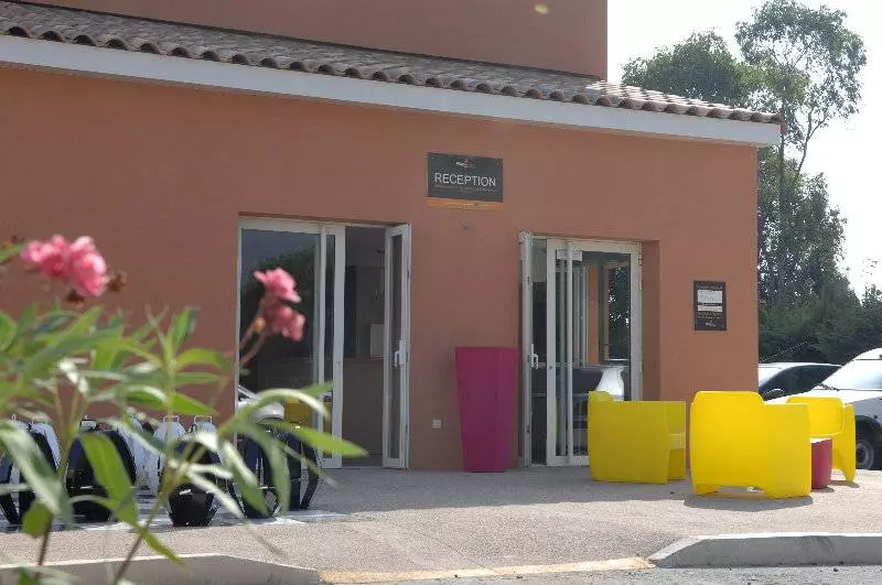 住所  Vacanceole  Les Demeures Torrellanes  Saintcyprien