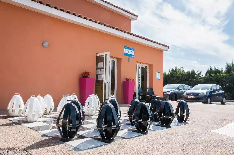 住所  Vacanceole  Les Demeures Torrellanes  Saintcyprien