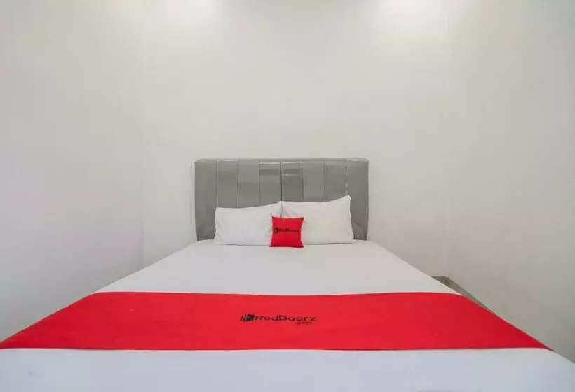 Hotelli Reddoorz Near Tugu Coklat Pesawaran Lampung