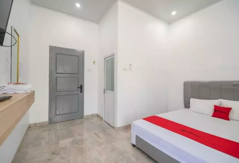 Hotelli Reddoorz Near Tugu Coklat Pesawaran Lampung