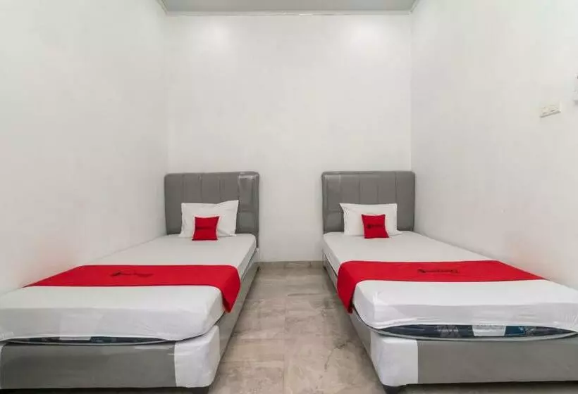 Hotelli Reddoorz Near Tugu Coklat Pesawaran Lampung