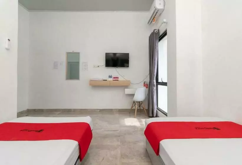 Hotelli Reddoorz Near Tugu Coklat Pesawaran Lampung