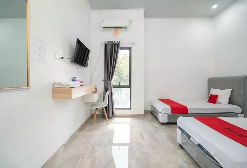 Hotelli Reddoorz Near Tugu Coklat Pesawaran Lampung