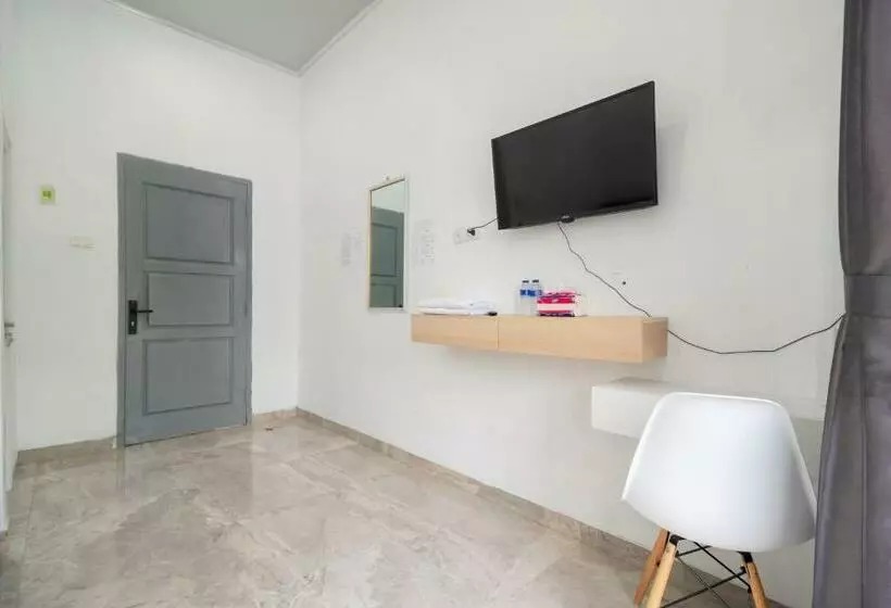 Hotelli Reddoorz Near Tugu Coklat Pesawaran Lampung