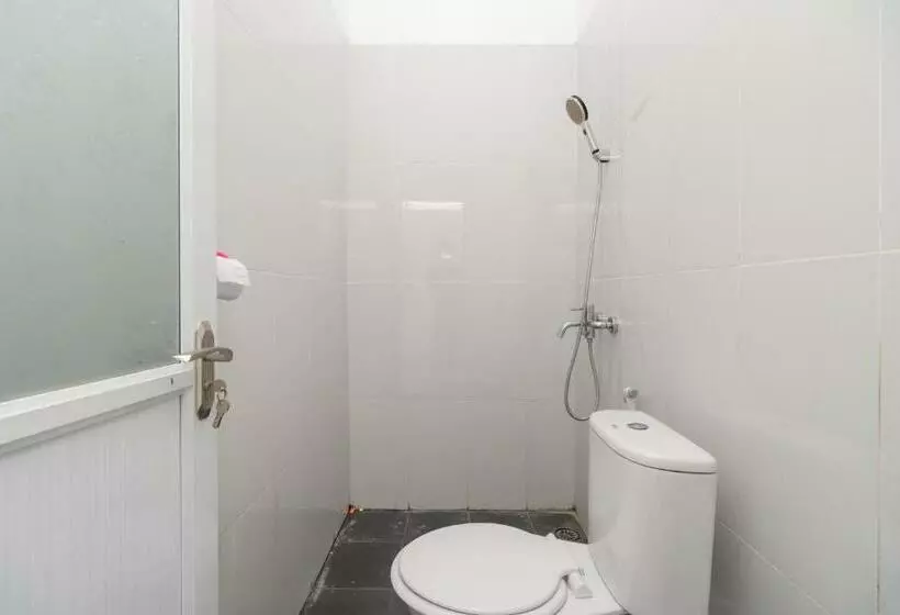 Hotelli Reddoorz Near Tugu Coklat Pesawaran Lampung