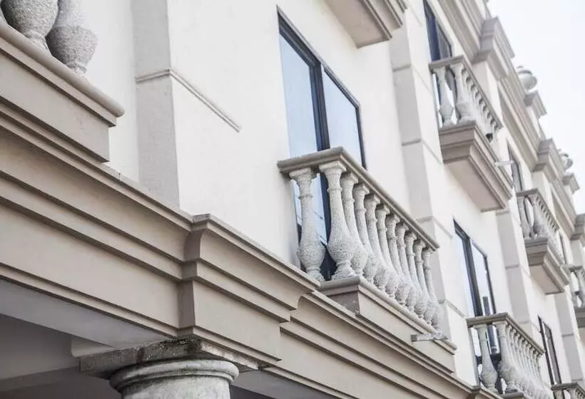 هتل Suites La Fragua