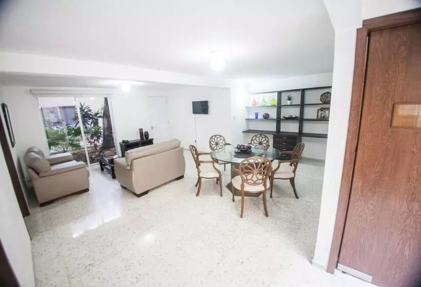 هتل Suites La Fragua