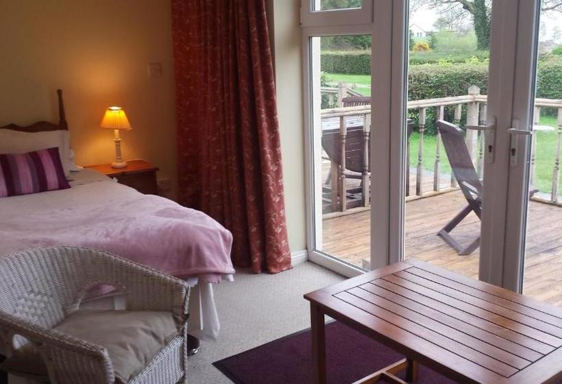 צימר Lakeland Midsummer Lakehouse