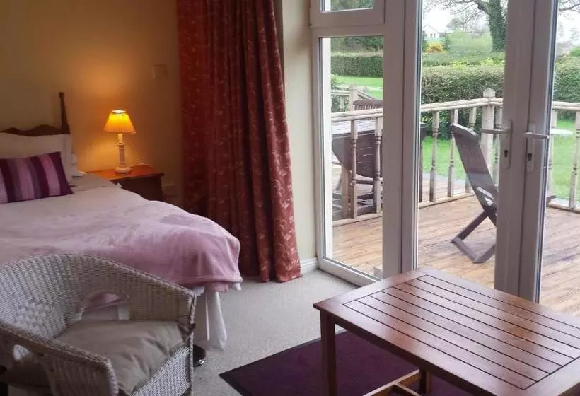 민박 Lakeland Midsummer Lakehouse