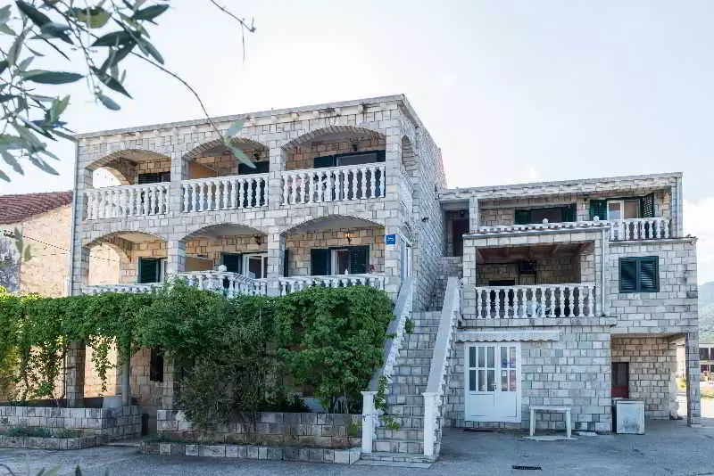 Отель Apartments Bozovic