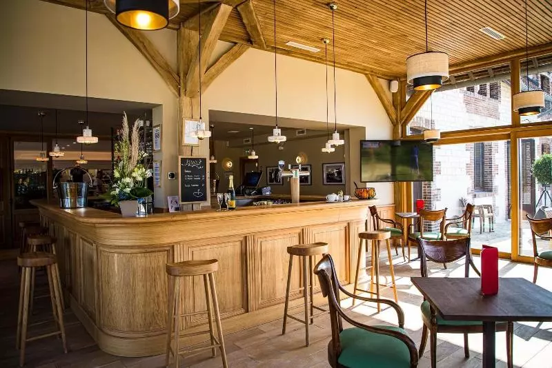 هتل Domaine Et Golf Du Roncemay
