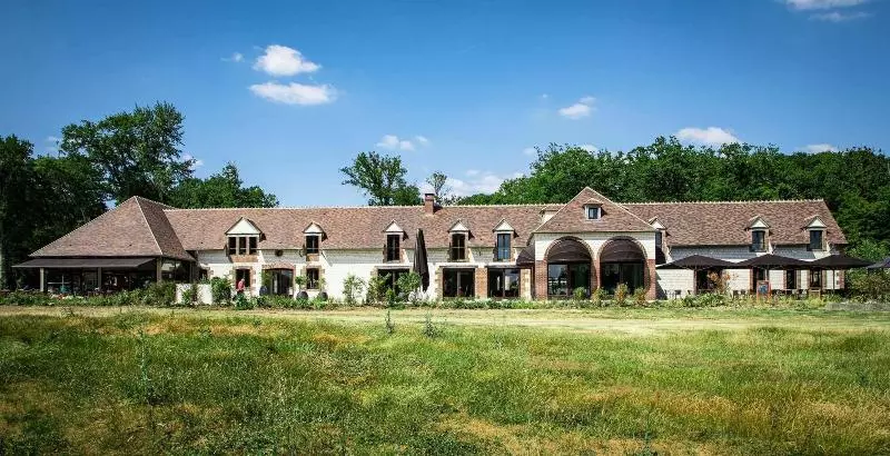 هتل Domaine Et Golf Du Roncemay