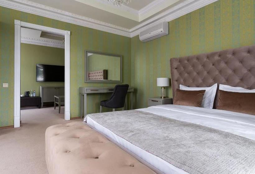 فندق Golden Dolfin