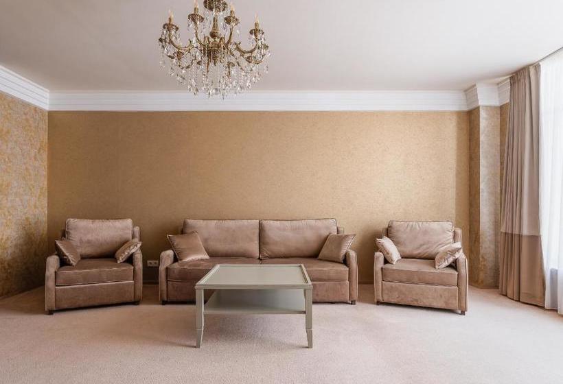 فندق Golden Dolfin