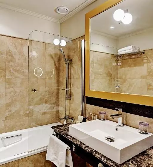 Grandezza Hotel Luxury Palace