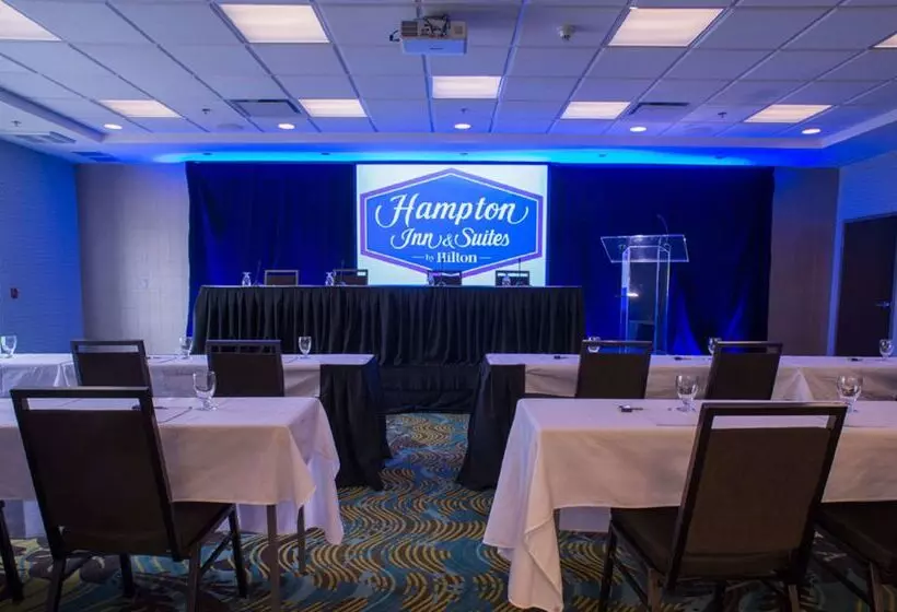 هتل Hampton Inn & Suites By Hilton St. John S Airport