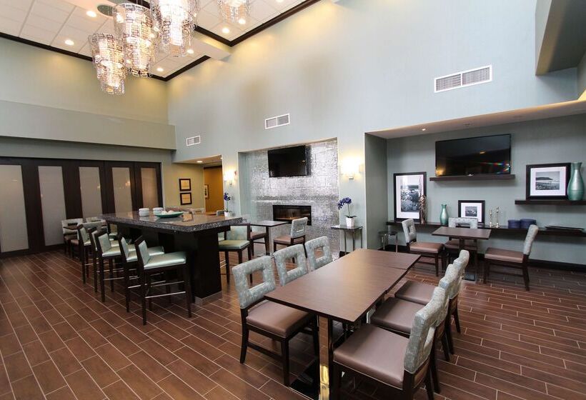 هتل Hampton Inn & Suites By Hilton St. John S Airport