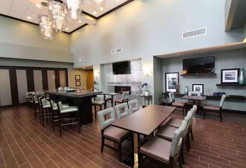 هتل Hampton Inn & Suites By Hilton St. John S Airport