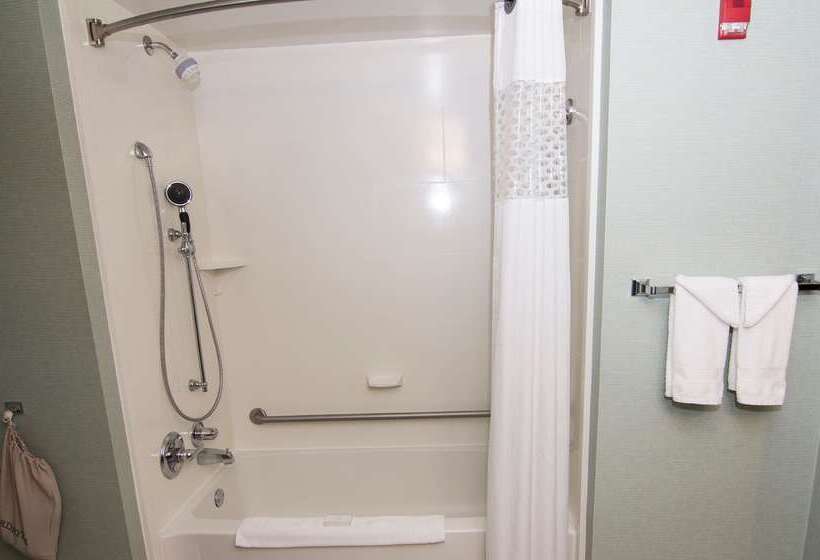 هتل Hampton Inn & Suites By Hilton St. John S Airport