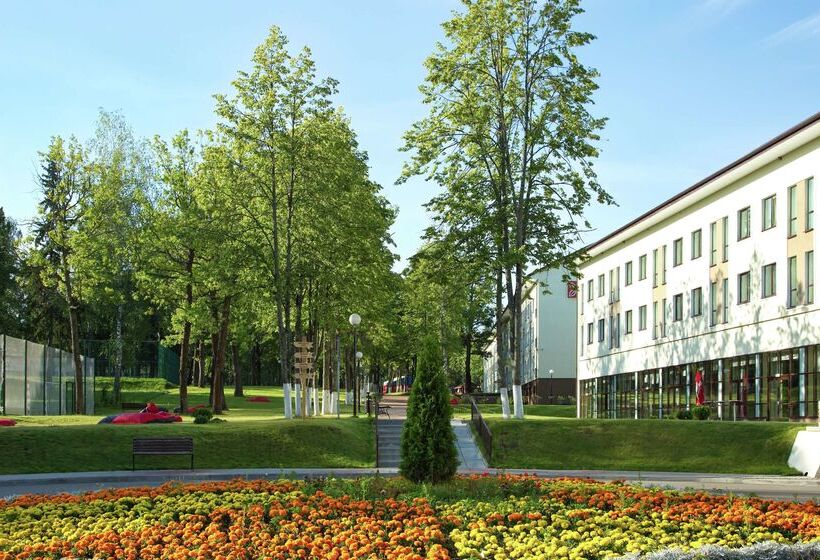 בית מלון כפרי Hilton Garden Inn Moscow New Riga